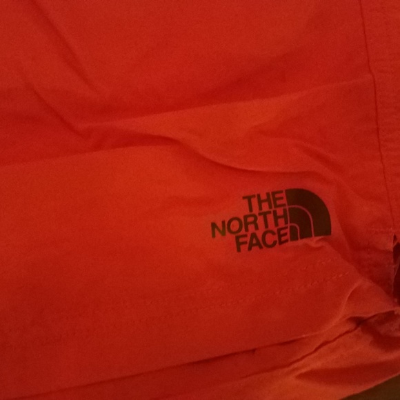 The north face flash dry red shorts size L - Picture 2 of 3